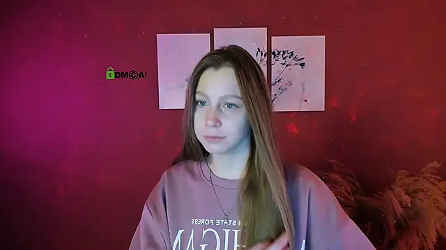 Snapshot of esme_moore_ chatting on 10/14/25, 08:37 esme moore online show from 10/14/25, 08:37