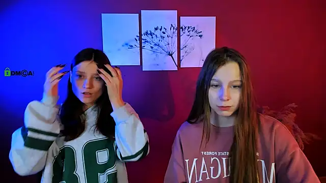 Snapshot of esme_moore_ chatting on 10/17/25, 08:28 esme moore online show from 10/17/25, 08:28