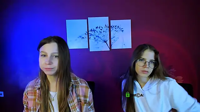 Snapshot of esme_moore_ chatting on 10/20/25, 08:48 esme moore online show from 10/20/25, 08:48