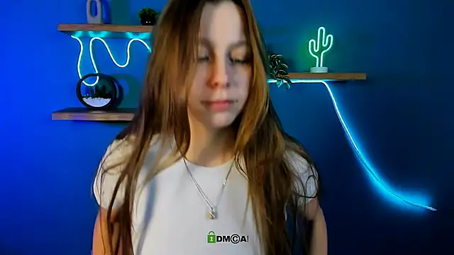 Snapshot of esme_moore_ chatting on 11/11/25, 09:42 esme moore online show from 11/11/25, 09:42