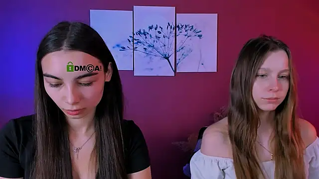 Snapshot of esme_moore_ chatting on 11/12/25, 10:04 esme moore online show from 11/12/25, 10:04