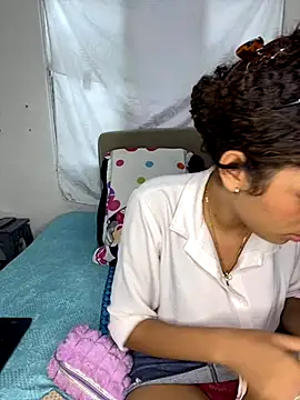 Azza  Slimene online show from 10/21/25, 06:41