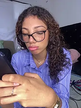 Azza  Slimene online show from 10/23/25, 03:22