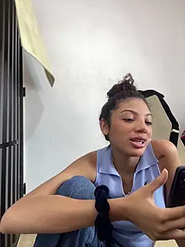 Azza  Slimene online show from 10/26/25, 08:15