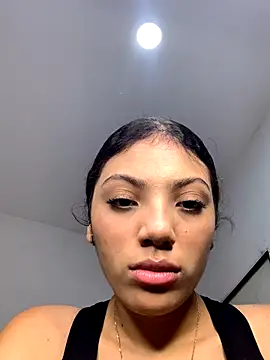 Azza  Slimene online show from 11/12/25, 06:08