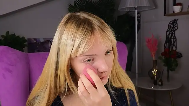 Snapshot of CelestaDicorcia chatting on 10/05/25, 12:25 CelestaDicorcia online show from 10/05/25, 12:25