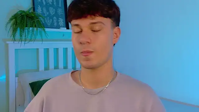 LiamThunder05  online show from 10/16/25, 07:37