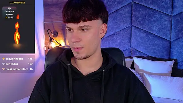 LiamThunder05  online show from 10/29/25, 03:20