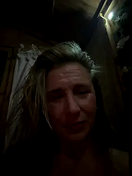 Snapshot of MimiMaee chatting on 10/05/25, 09:24 MimiMaee online show from 10/05/25, 09:24