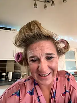 Snapshot of MimiMaee chatting on 10/27/25, 01:59 MimiMaee online show from 10/27/25, 01:59