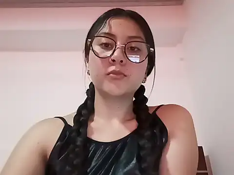Snapshot of lil_mila chatting on 10/22/25, 08:30 lil mila online show from 10/22/25, 08:30