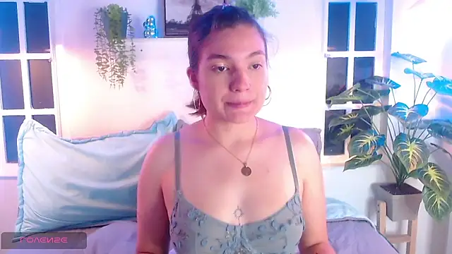 Viollet C online show from 10/12/25, 01:37