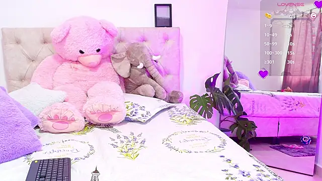 SoofiKiss online show from 10/09/25, 08:51