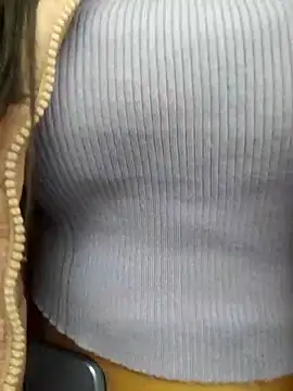 Snapshot of Lesli_14 chatting on 11/17/25, 09:20 Lesli 14 online show from 11/17/25, 09:20