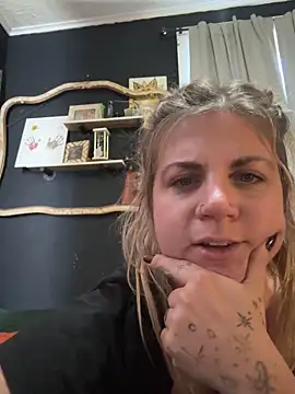 Snapshot of thejigglejoint chatting on 10/29/25, 03:58 thejigglejoint online show from 10/29/25, 03:58