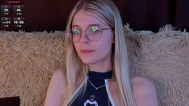 MonicaShiny online show from 11/19/25, 07:25