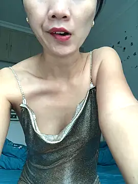 Snapshot of Mile-m chatting on 10/16/25, 02:23 Mile-m online show from 10/16/25, 02:23