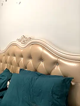 Snapshot of Mile-m chatting on 11/02/25, 02:25 Mile-m online show from 11/02/25, 02:25