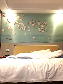 Snapshot of Mile-m chatting on 11/04/25, 10:14 Mile-m online show from 11/04/25, 10:14