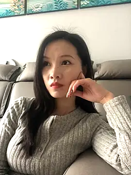 Snapshot of Mile-m chatting on 11/10/25, 06:56 Mile-m online show from 11/10/25, 06:56