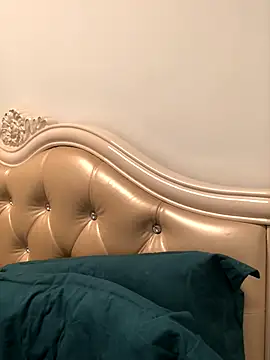 Snapshot of Mile-m chatting on 11/22/25, 12:53 Mile-m online show from 11/22/25, 12:53