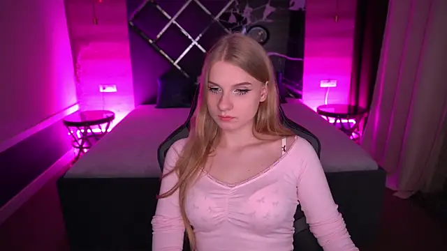 Snapshot of ViviAnneD chatting on 10/18/25, 07:47 ViviAnneD online show from 10/18/25, 07:47