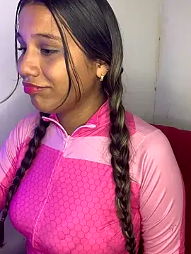 Snapshot of Latina_Sarai chatting on 10/06/25, 01:52 Latina Sarai online show from 10/06/25, 01:52
