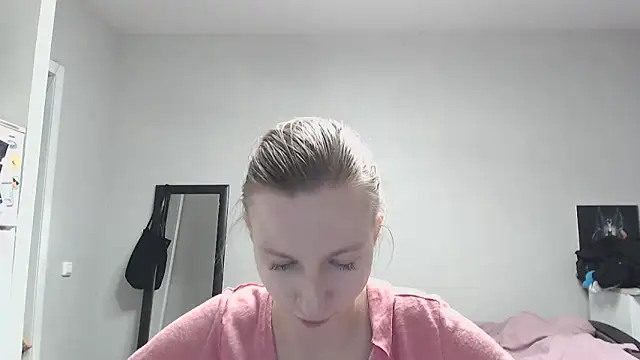 Snapshot of sophieryder chatting on 11/12/25, 06:19 sophieryder online show from 11/12/25, 06:19