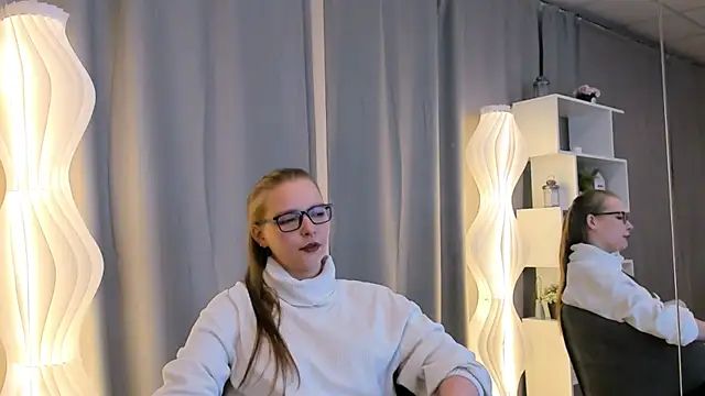 NohemiGilsdorf online show from 10/05/25, 03:10