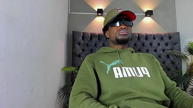 COMPTON 01 online show from 11/18/25, 03:45