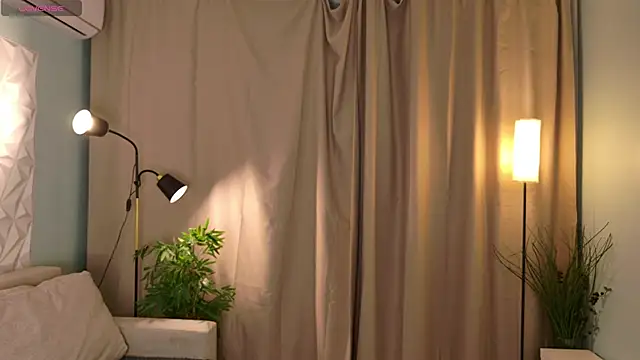 Snapshot of Playful_Lia chatting on 11/10/25, 02:05 Playful Lia online show from 11/10/25, 02:05