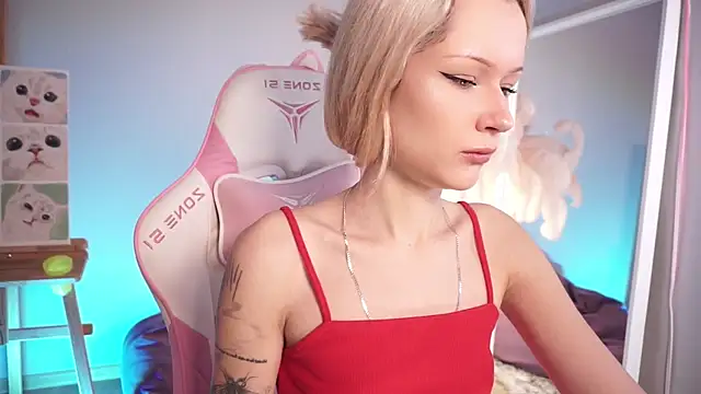 Celeste eyes0n online show from 10/27/25, 08:35