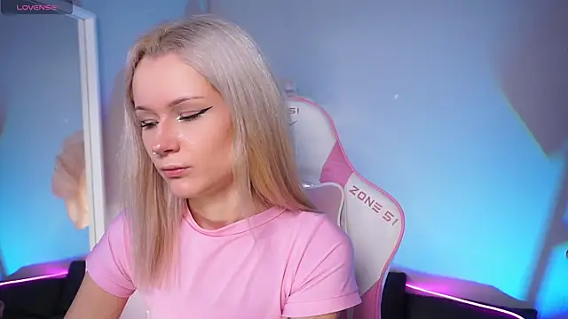 Celeste eyes0n online show from 11/14/25, 08:51