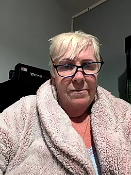 Playful MILF Demi online show from 10/23/25, 07:34