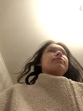 Snapshot of AlettaPaltrova chatting on 10/22/25, 04:13 AlettaPaltrova online show from 10/22/25, 04:13