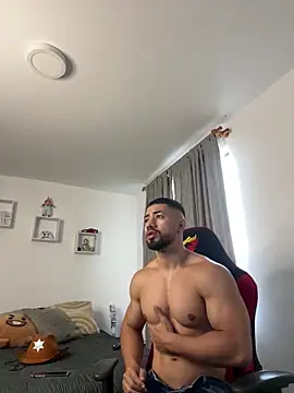 Ezzio Scolaro online show from 10/31/25, 12:50