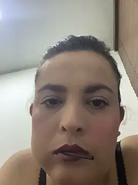 Snapshot of Anyhot_latina chatting on 10/24/25, 11:12 Anyhot latina online show from 10/24/25, 11:12