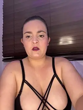 Snapshot of Anyhot_latina chatting on 10/31/25, 01:06 Anyhot latina online show from 10/31/25, 01:06