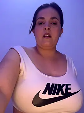 Snapshot of Anyhot_latina chatting on 11/24/25, 11:37 Anyhot latina online show from 11/24/25, 11:37