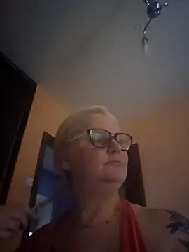 NieMaJazdyBezGwiazdy7883 online show from 10/26/25, 12:11