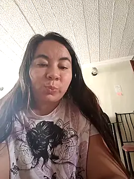 Hatria Nuu online show from 10/25/25, 06:13