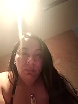 Hatria Nuu online show from 10/31/25, 01:17