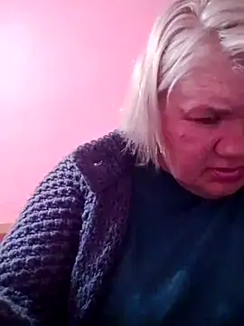 Snapshot of LusiyaGold5 chatting on 10/11/25, 06:39 LusiyaGold5 online show from 10/11/25, 06:39