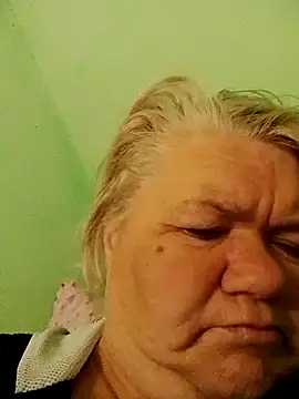 Snapshot of LusiyaGold5 chatting on 10/12/25, 09:58 LusiyaGold5 online show from 10/12/25, 09:58