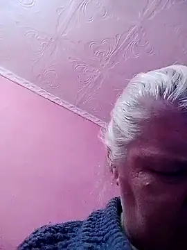 Snapshot of LusiyaGold5 chatting on 11/02/25, 06:21 LusiyaGold5 online show from 11/02/25, 06:21