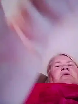 Snapshot of LusiyaGold5 chatting on 11/07/25, 08:31 LusiyaGold5 online show from 11/07/25, 08:31