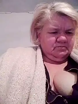 Snapshot of LusiyaGold5 chatting on 11/12/25, 08:19 LusiyaGold5 online show from 11/12/25, 08:19