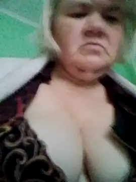 Snapshot of LusiyaGold5 chatting on 11/15/25, 01:51 LusiyaGold5 online show from 11/15/25, 01:51