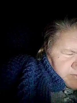 Snapshot of LusiyaGold5 chatting on 11/21/25, 07:34 LusiyaGold5 online show from 11/21/25, 07:34