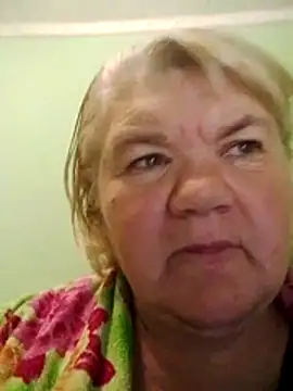 Snapshot of LusiyaGold5 chatting on 11/22/25, 09:47 LusiyaGold5 online show from 11/22/25, 09:47